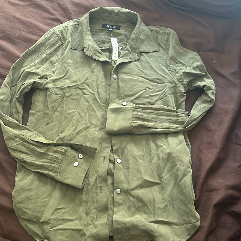 Madewell Crinkled Button Down Shirt in Army Green - Picture 5 of 7